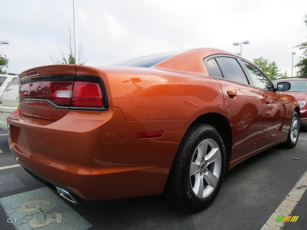 2011 Charger SE - Toxic Orange Pearl / Black photo #3