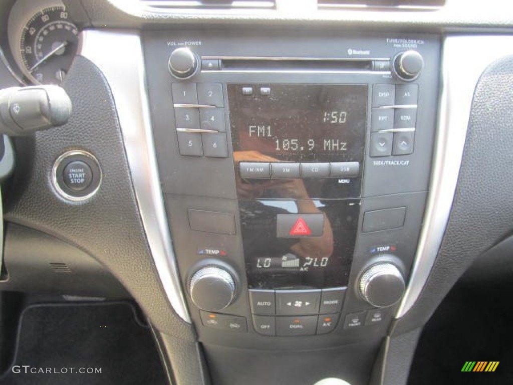 2013 Suzuki Kizashi SE AWD Controls Photos