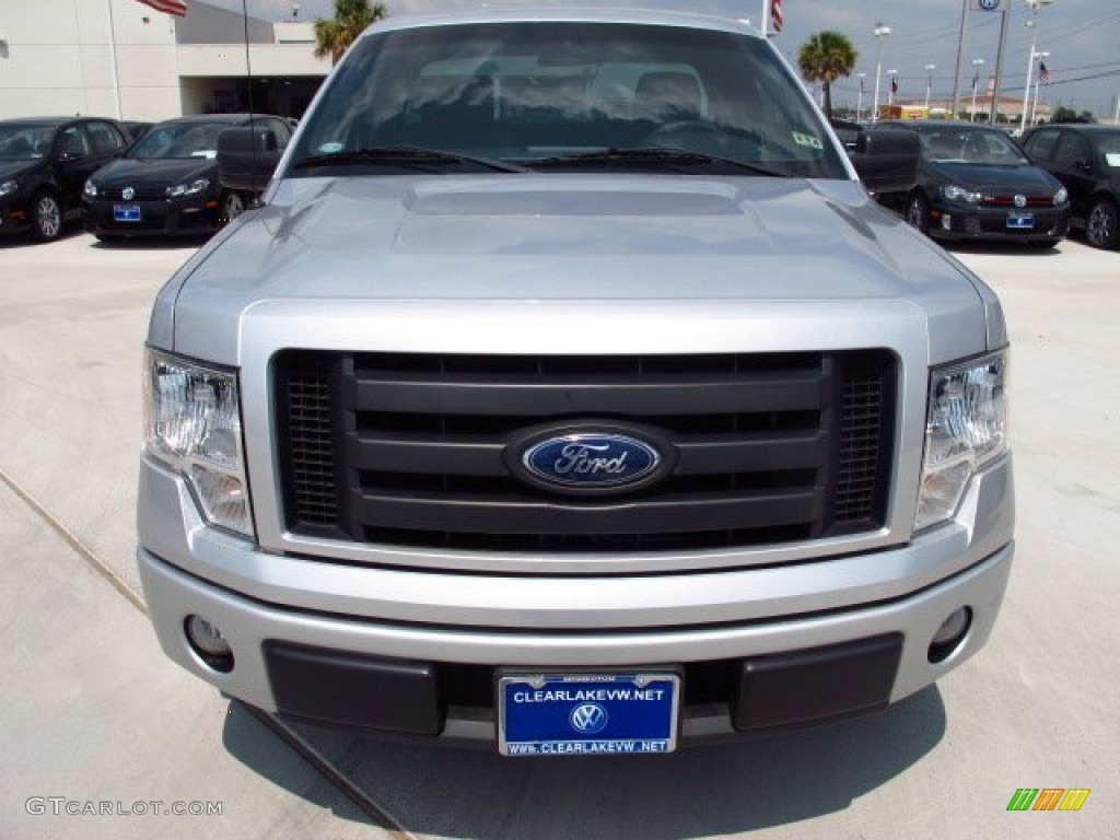 2010 F150 STX Regular Cab - Ingot Silver Metallic / Black photo #2