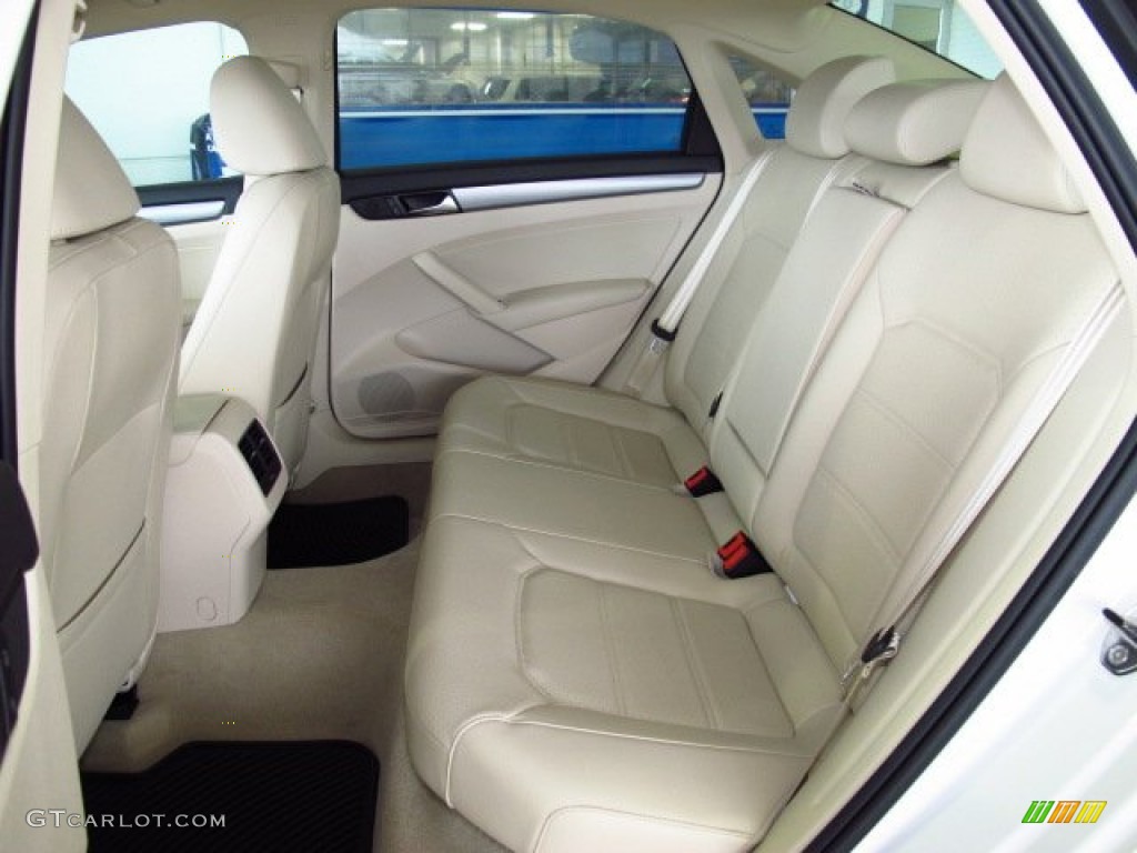 2014 Passat 2.5L SE - Candy White / Cornsilk Beige photo #12