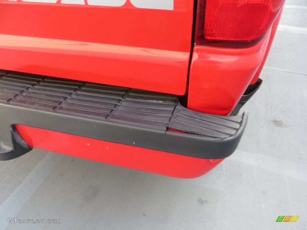 2006 B-Series Truck B3000 Dual Sport Cab Plus 4 - Volcanic Red / Graphite photo #20