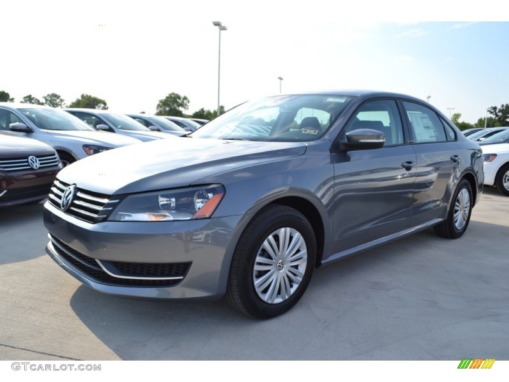 2014 Passat 2.5L S - Platinum Gray Metallic / Titan Black photo #1