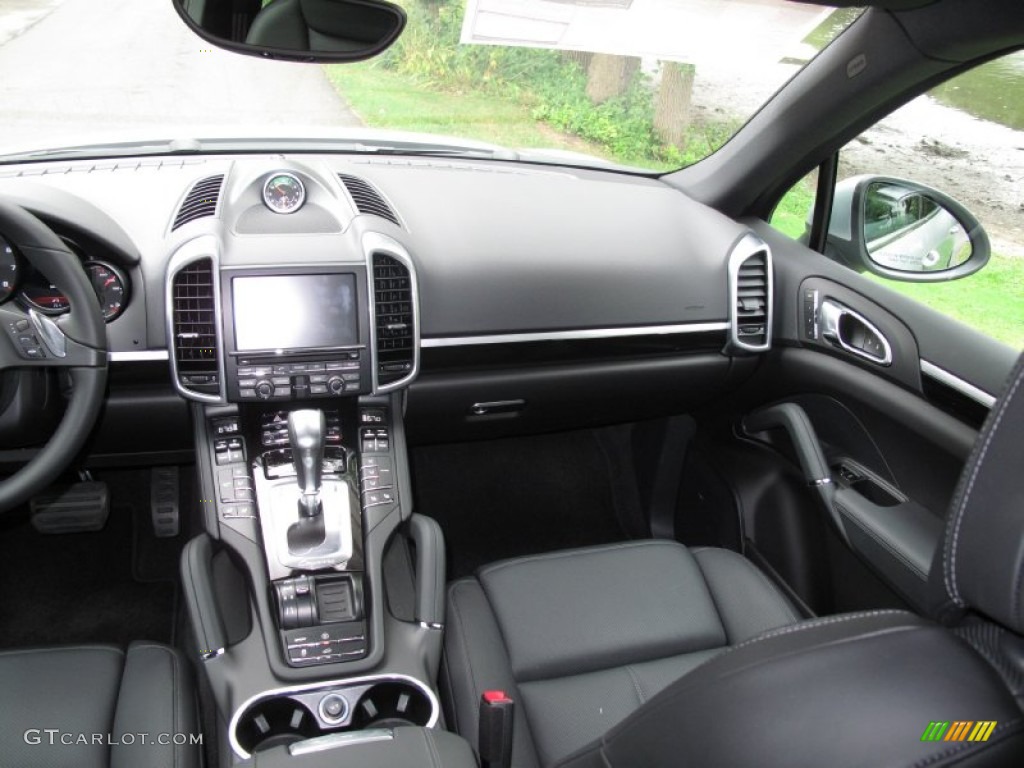 2013 Porsche Cayenne Standard Cayenne Model Black Dashboard Photo #85236173