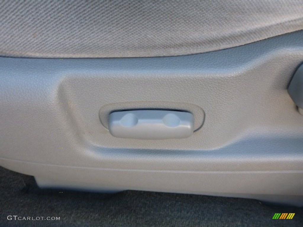 2004 Freestar SES - Arizona Beige Metallic / Flint Grey photo #16