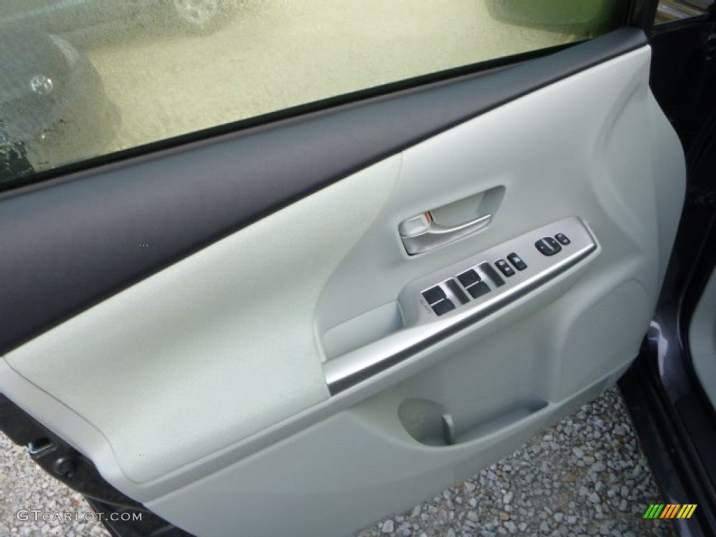 2013 Prius v Three Hybrid - Magnetic Gray Metallic / Misty Gray photo #14