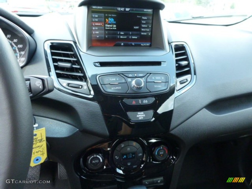 2014 Fiesta SE Sedan - Performance Blue / Charcoal Black photo #13