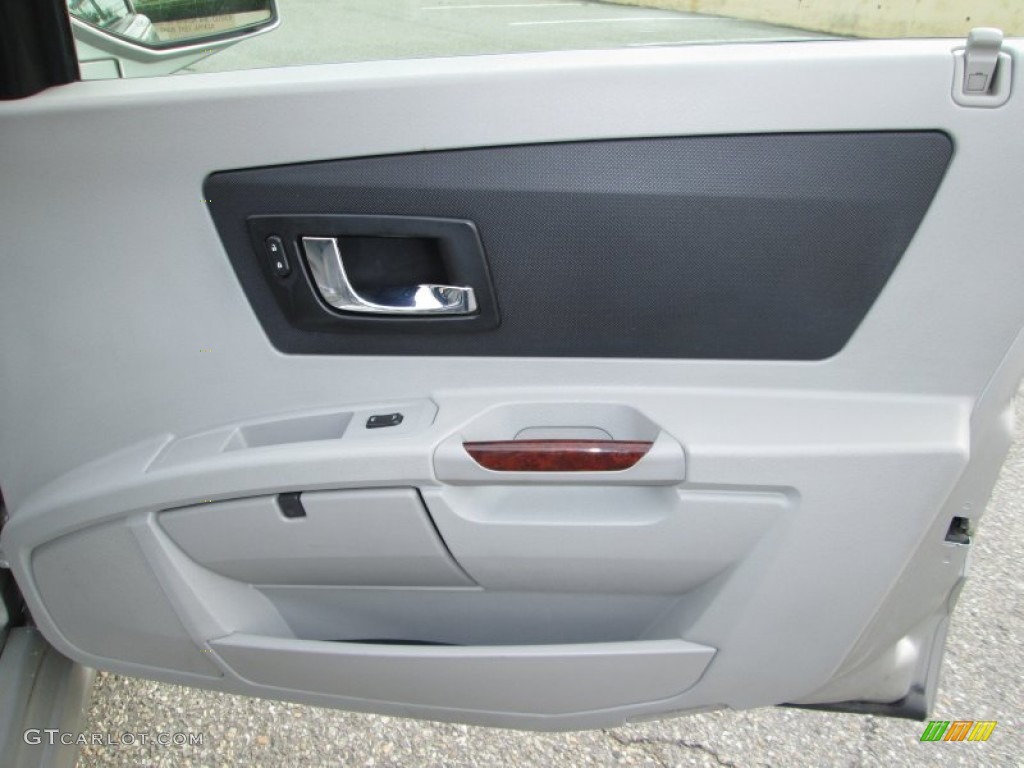 2004 SRX V8 - Light Platinum Metallic / Light Gray photo #32
