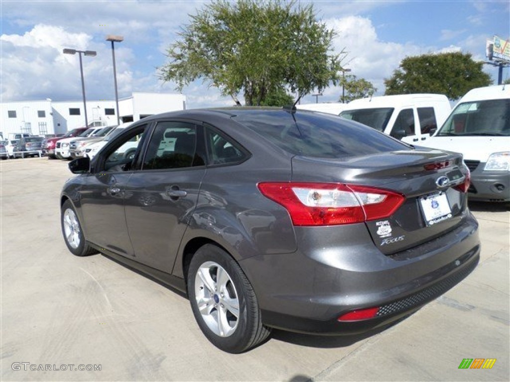 2014 Focus SE Sedan - Sterling Gray / Charcoal Black photo #3