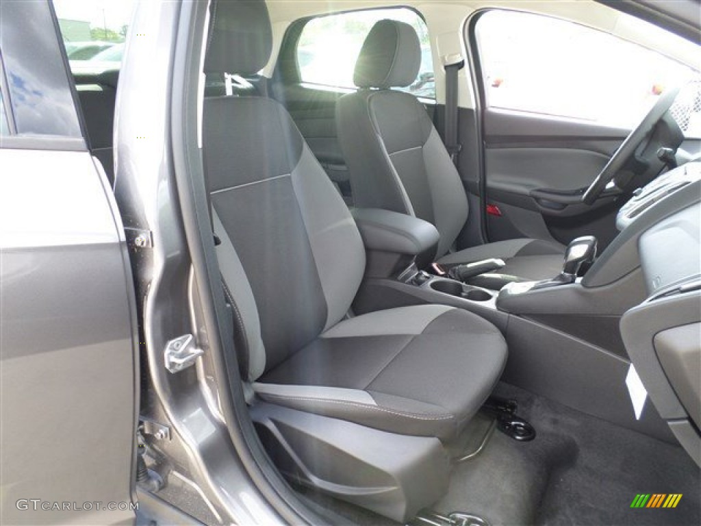 2014 Focus SE Sedan - Sterling Gray / Charcoal Black photo #10