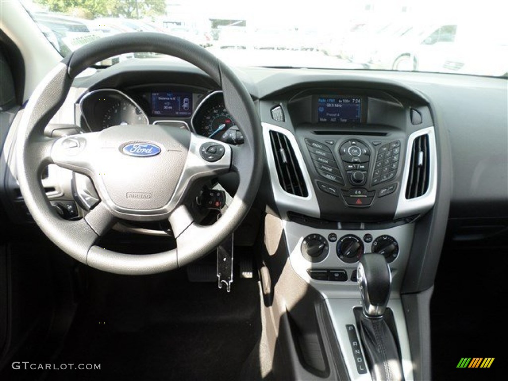 2014 Focus SE Sedan - Sterling Gray / Charcoal Black photo #13