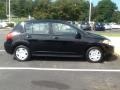 Super Black - Versa 1.8 S Hatchback Photo No. 2