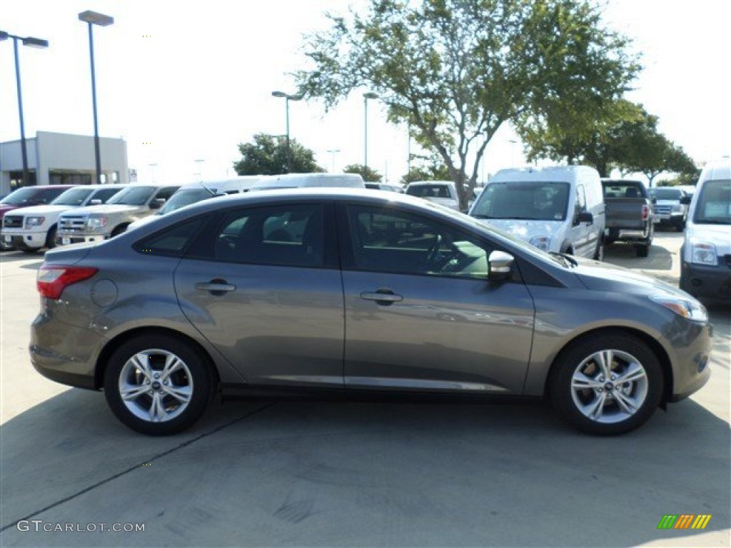 2014 Focus SE Sedan - Sterling Gray / Charcoal Black photo #28