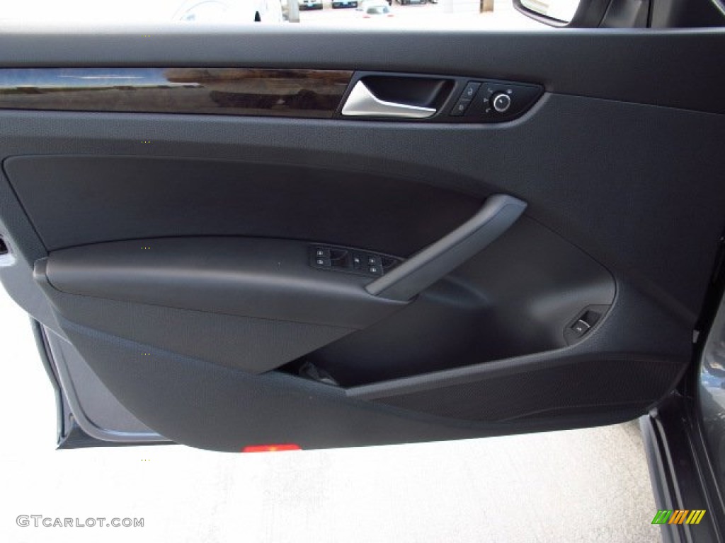 2014 Volkswagen Passat TDI SEL Premium Titan Black Door Panel Photo #85254987