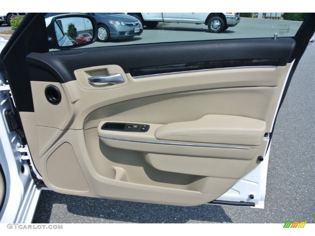 2014 Chrysler 300 Standard 300 Model Black/Light Frost Beige Door Panel Photo #85255605
