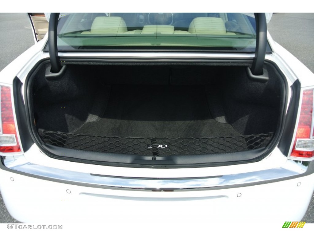 2014 Chrysler 300 C Trunk Photos