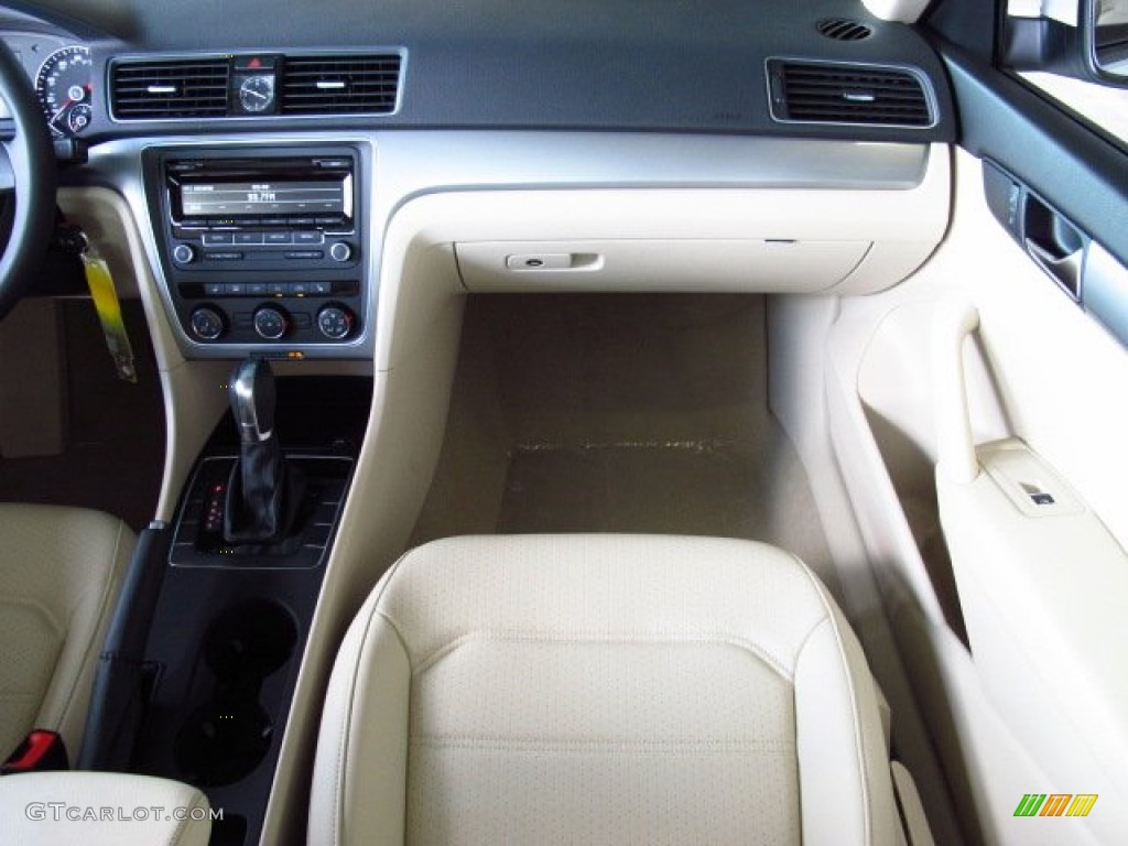 2014 Passat 2.5L S - Candy White / Cornsilk Beige photo #16