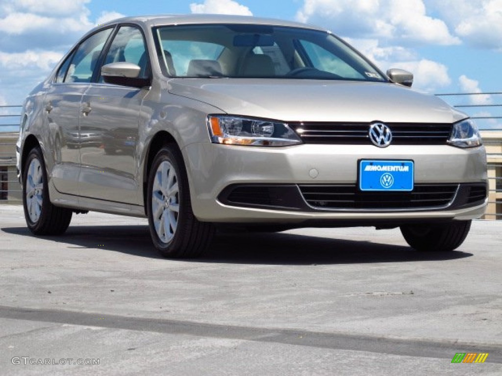 2014 Jetta SE Sedan - Moonrock Silver Metallic / Cornsilk Beige photo #1