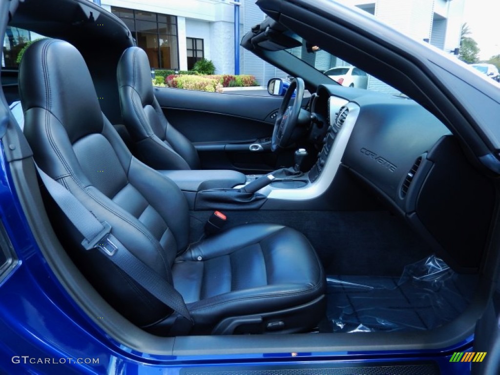 2005 Chevrolet Corvette Coupe Front Seat Photo #85267123
