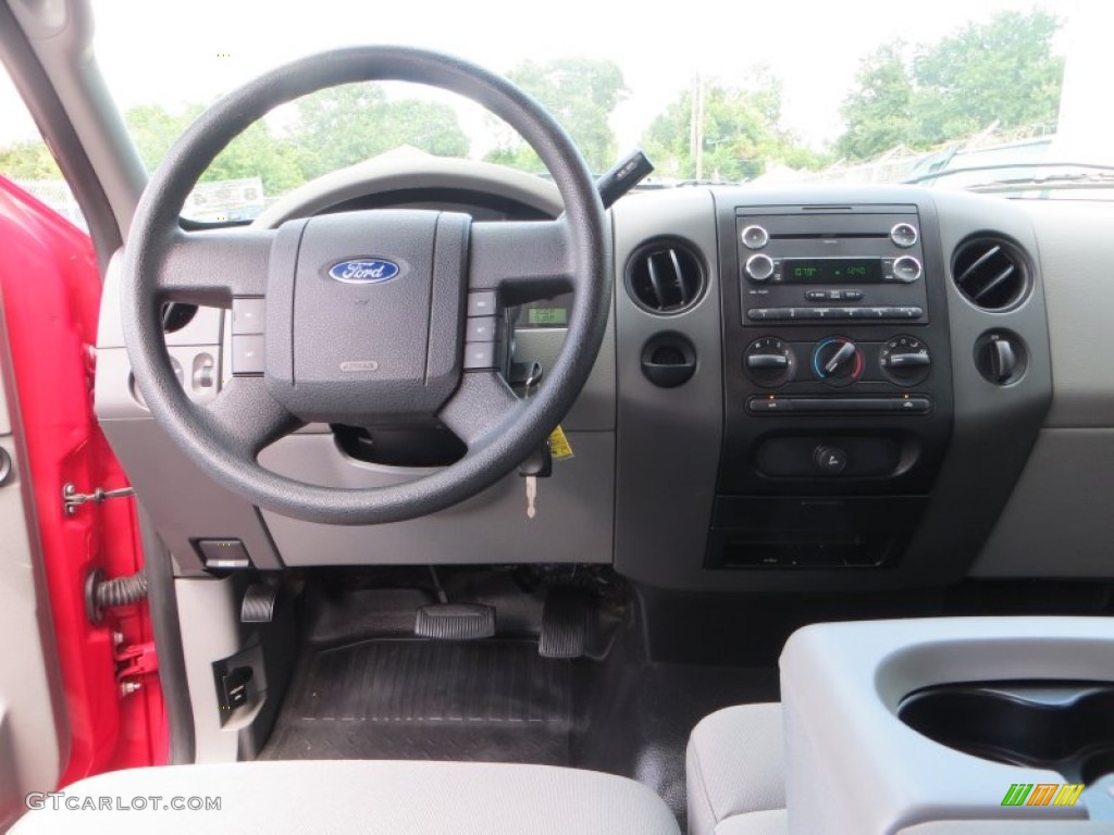 2008 F150 STX SuperCab - Bright Red / Medium/Dark Flint photo #32