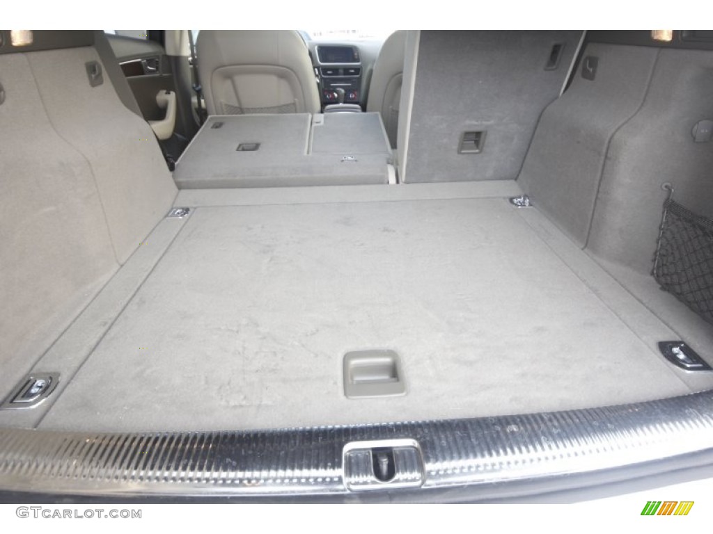 2011 Audi Q5 2.0T quattro Trunk Photos
