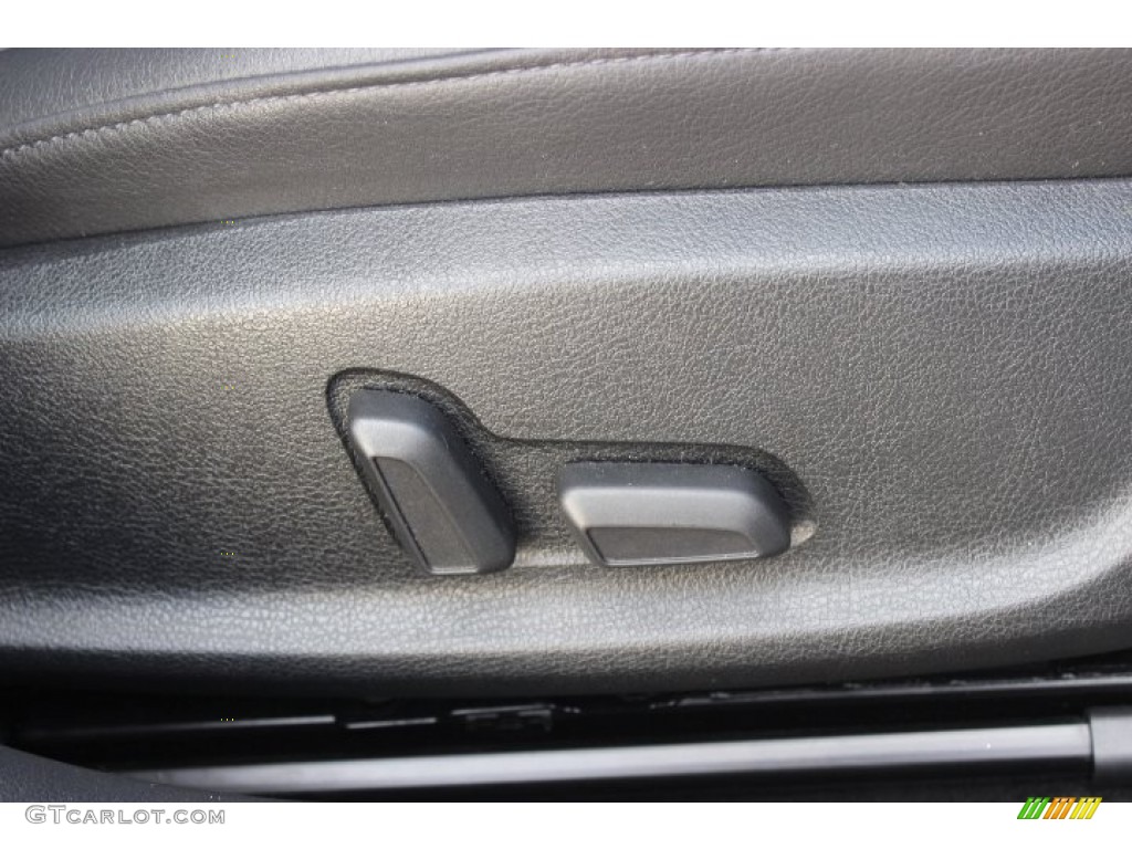2011 A4 2.0T Sedan - Ice Silver Metallic / Black photo #46