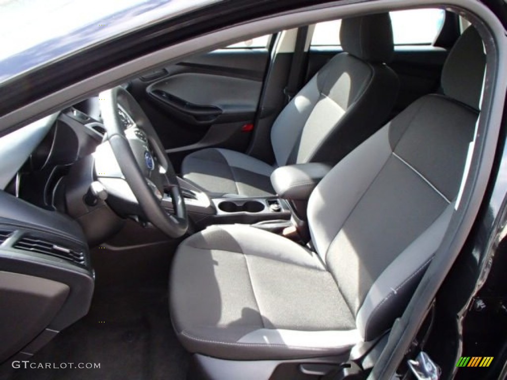 2012 Focus SE 5-Door - Black / Charcoal Black photo #10