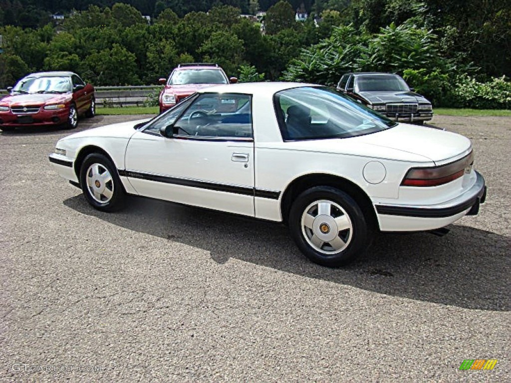Arctic White 1989 Buick Reatta Coupe Exterior Photo #85276232