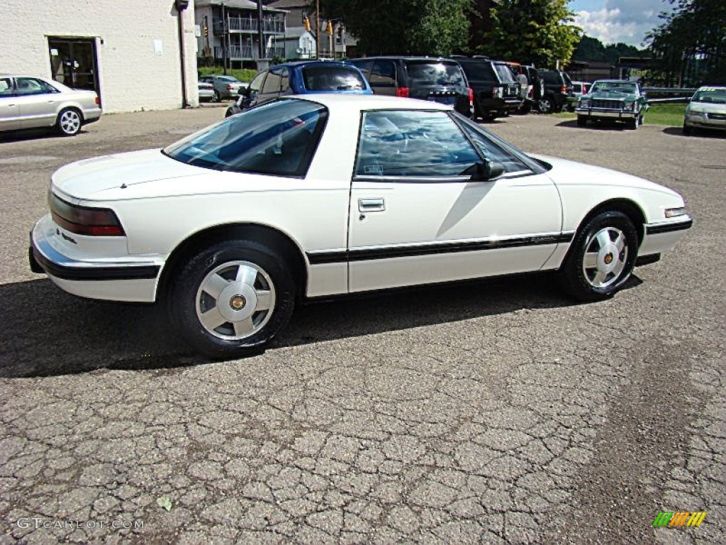 Arctic White 1989 Buick Reatta Coupe Exterior Photo #85276415