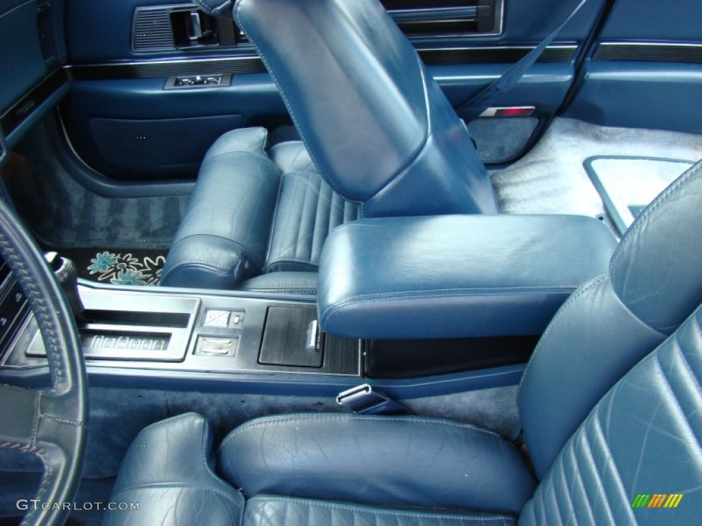 1989 Buick Reatta Coupe Front Seat Photo #85276991