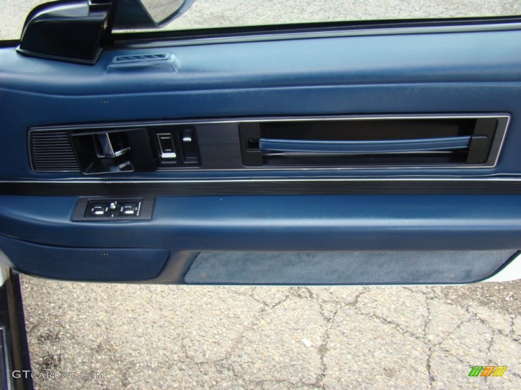 1989 Buick Reatta Coupe Blue Door Panel Photo #85277126