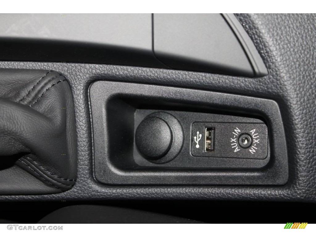 2013 1 Series 135i Coupe - Alpine White / Black photo #30