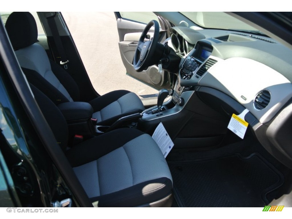 2014 Cruze LS - Rainforest Green Metallic / Jet Black/Medium Titanium photo #13