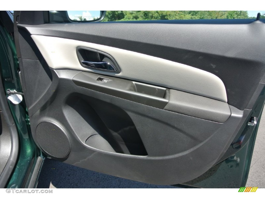 2014 Cruze LS - Rainforest Green Metallic / Jet Black/Medium Titanium photo #14