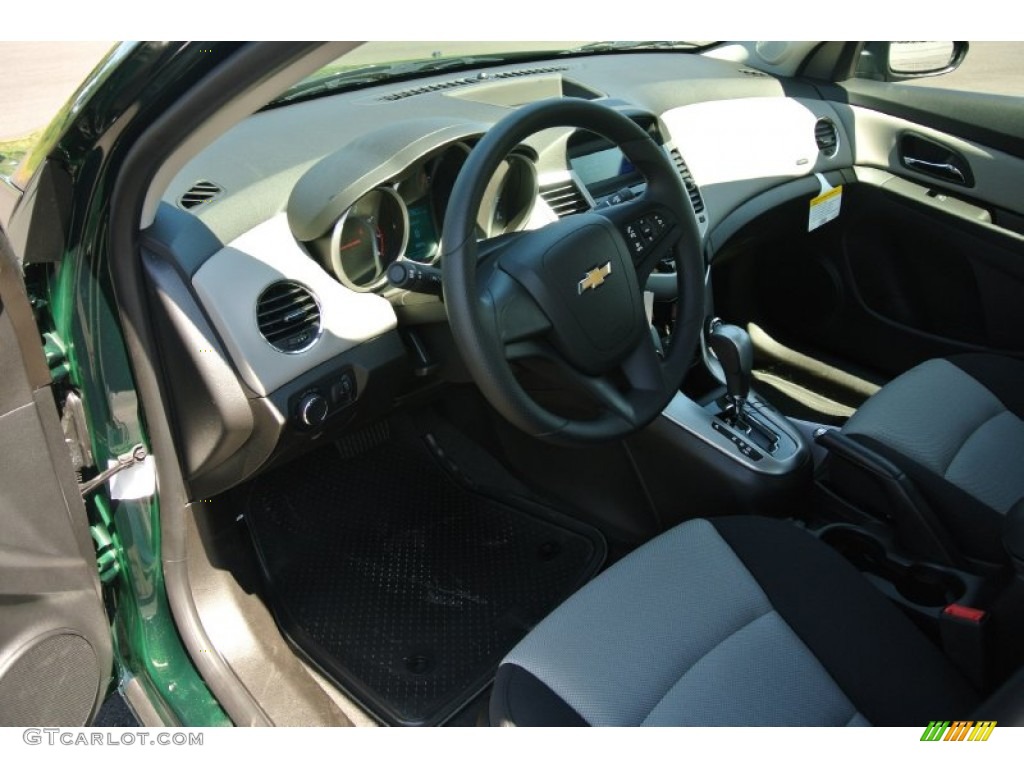 2014 Cruze LS - Rainforest Green Metallic / Jet Black/Medium Titanium photo #17