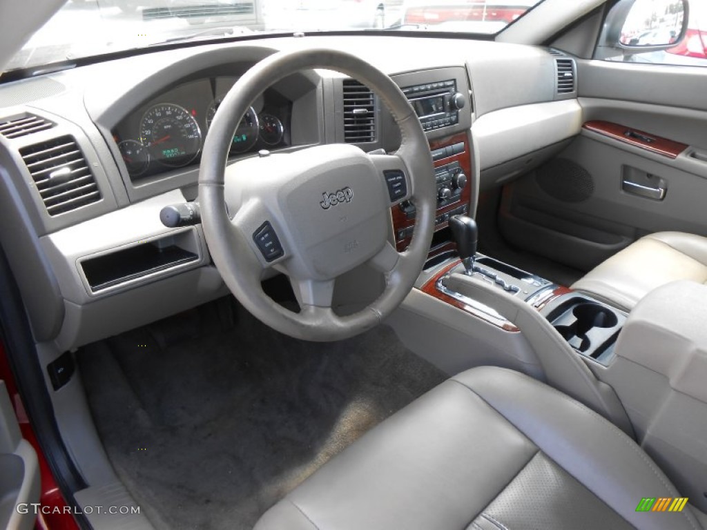 2006 Grand Cherokee Limited 4x4 - Inferno Red Crystal Pearl / Dark Khaki/Light Graystone photo #9