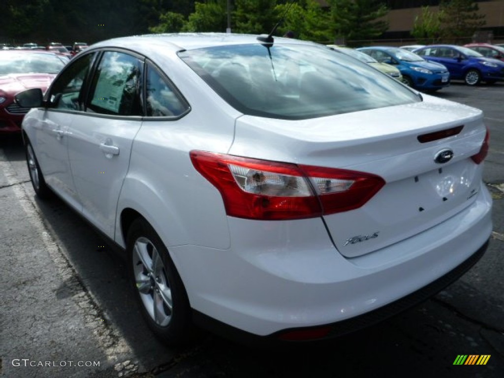 2014 Focus SE Sedan - Oxford White / Medium Light Stone photo #4