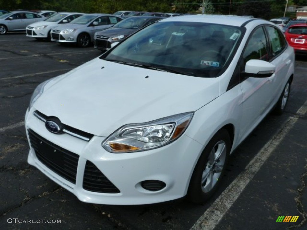 2014 Focus SE Sedan - Oxford White / Medium Light Stone photo #5