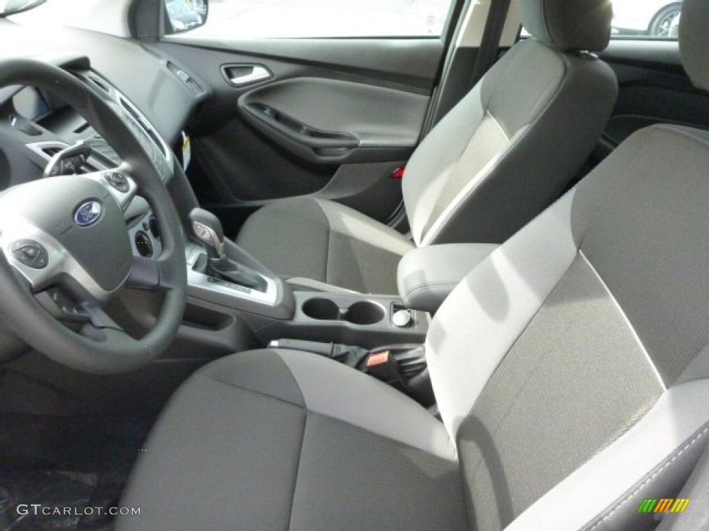 2014 Focus SE Sedan - Oxford White / Medium Light Stone photo #8