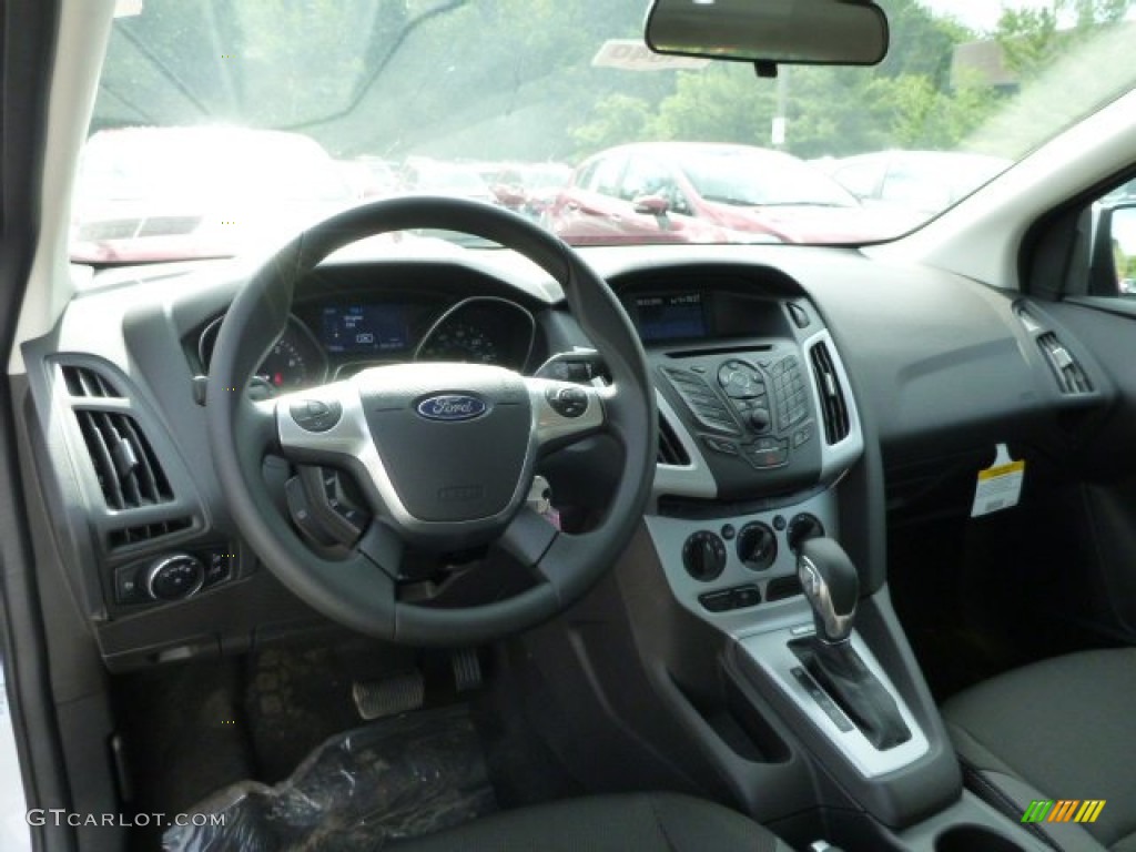 2014 Focus SE Sedan - Oxford White / Medium Light Stone photo #10