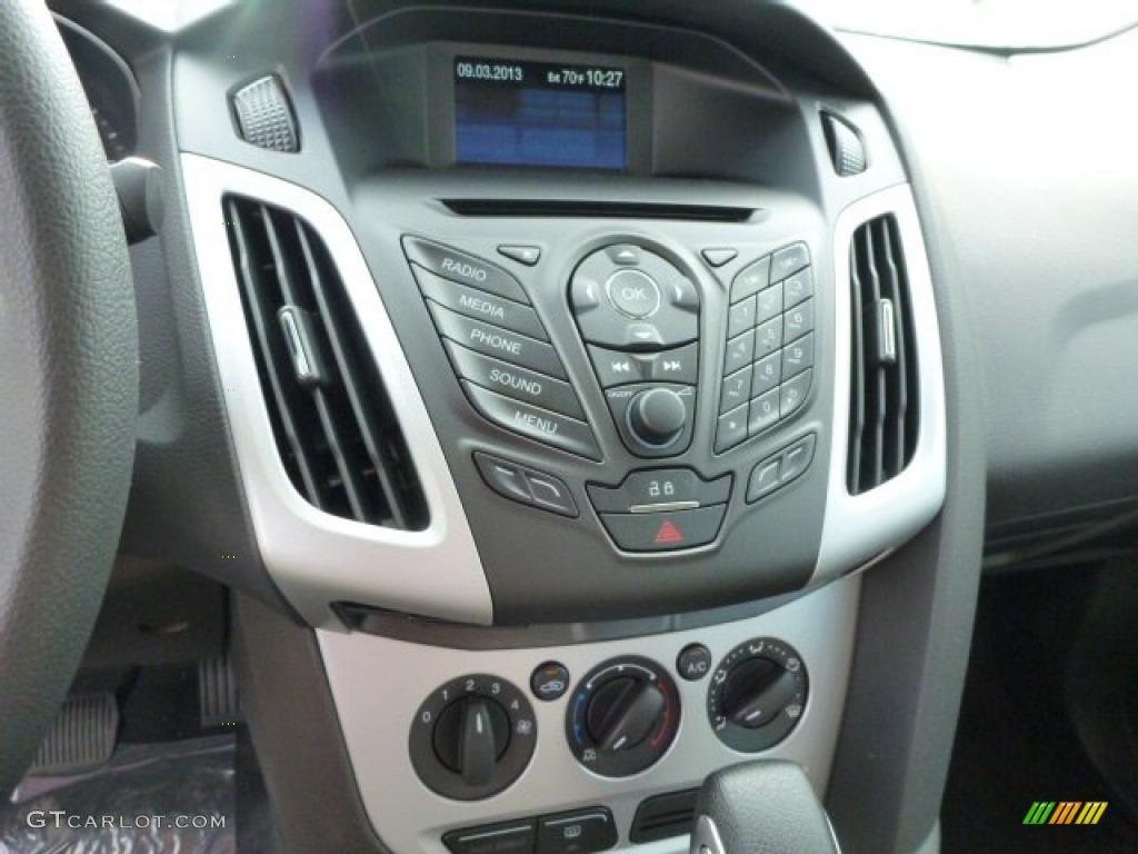 2014 Focus SE Sedan - Oxford White / Medium Light Stone photo #13