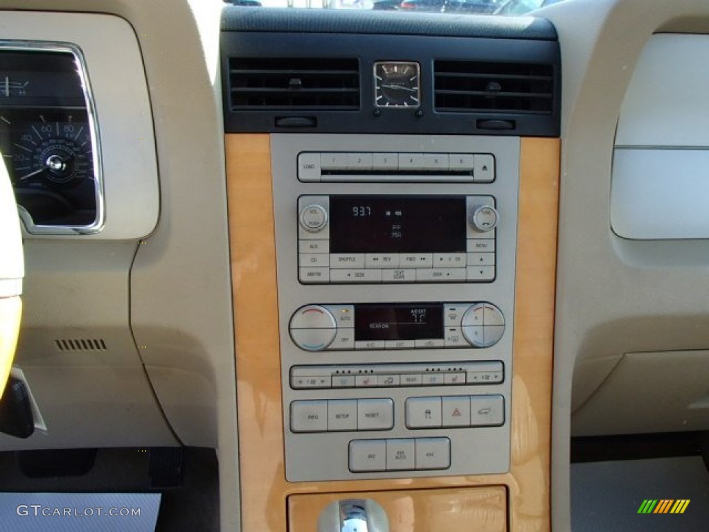 2007 Navigator Luxury 4x4 - Light French Silk Metallic / Camel photo #11
