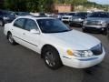 2002 Ivory Parchment Tri-Coat Lincoln Continental   photo #3