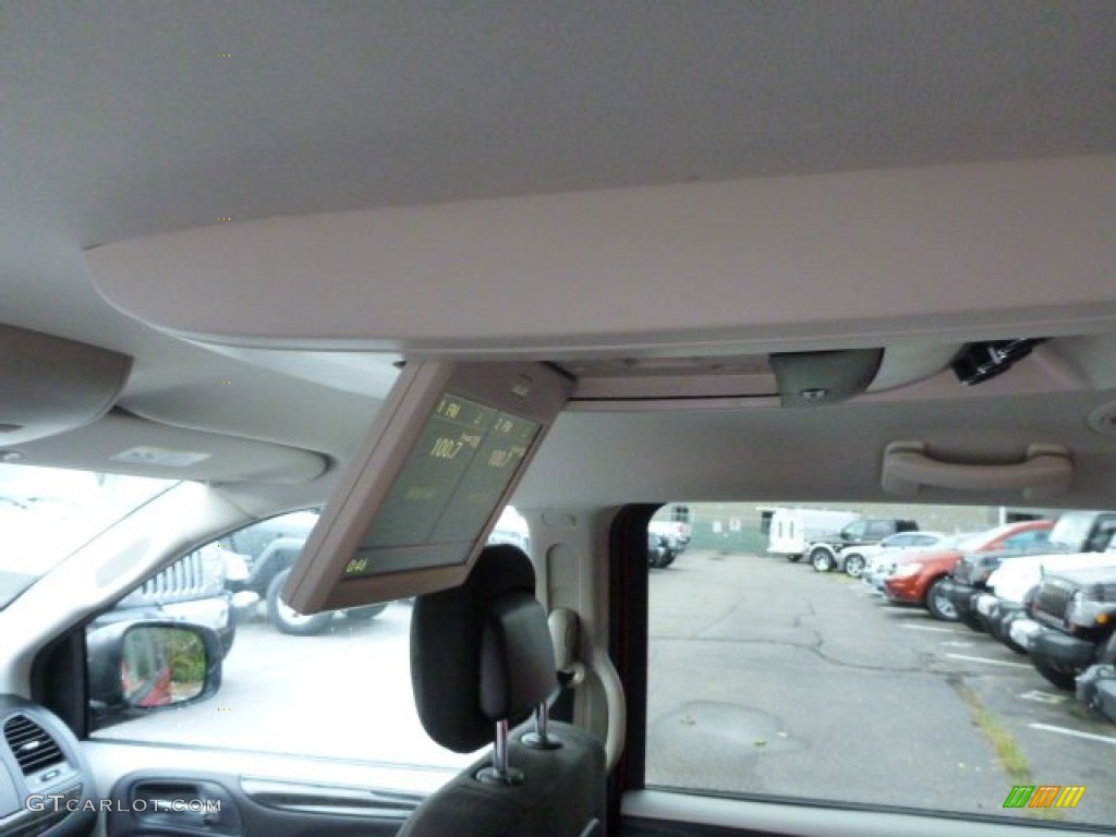 2014 Grand Caravan SE - Deep Cherry Red Crystal Pearl / Black/Light Graystone photo #16