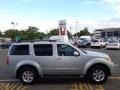Silver Lightning Metallic - Pathfinder SE 4x4 Photo No. 5