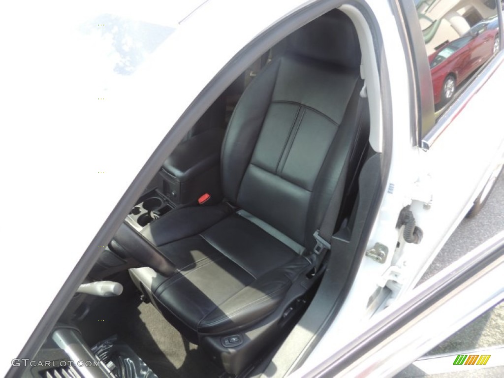 2009 Aura XR - Polar White / Black photo #4