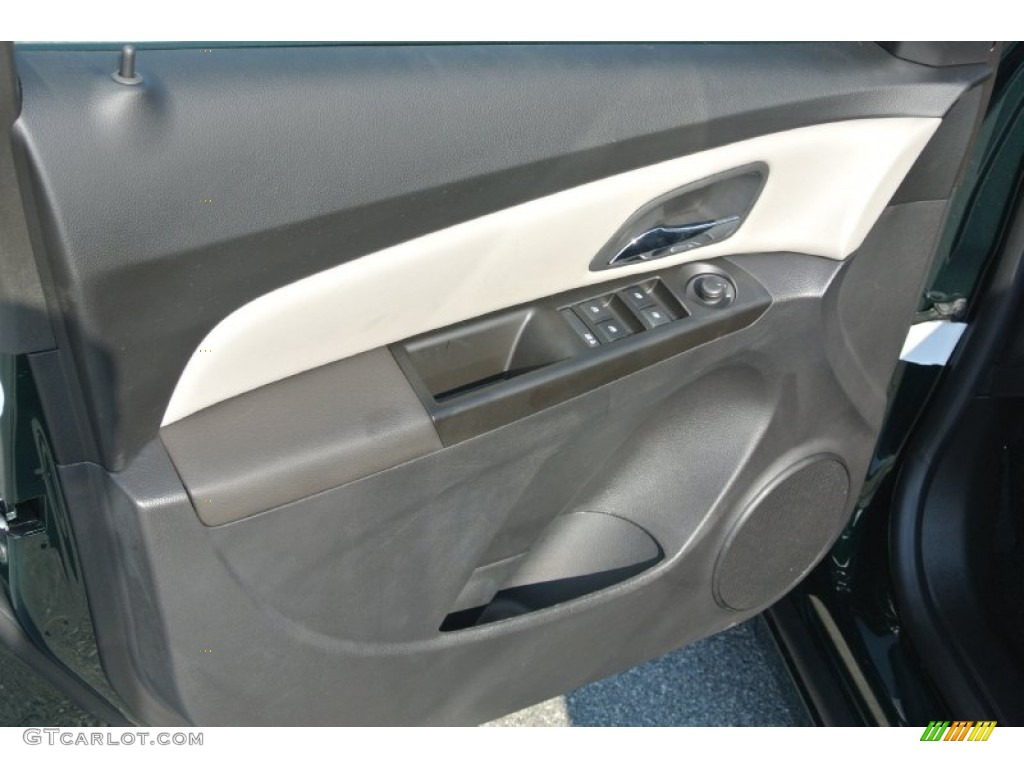 2014 Cruze LS - Rainforest Green Metallic / Jet Black/Medium Titanium photo #9