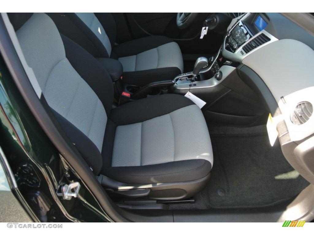 2014 Cruze LS - Rainforest Green Metallic / Jet Black/Medium Titanium photo #16
