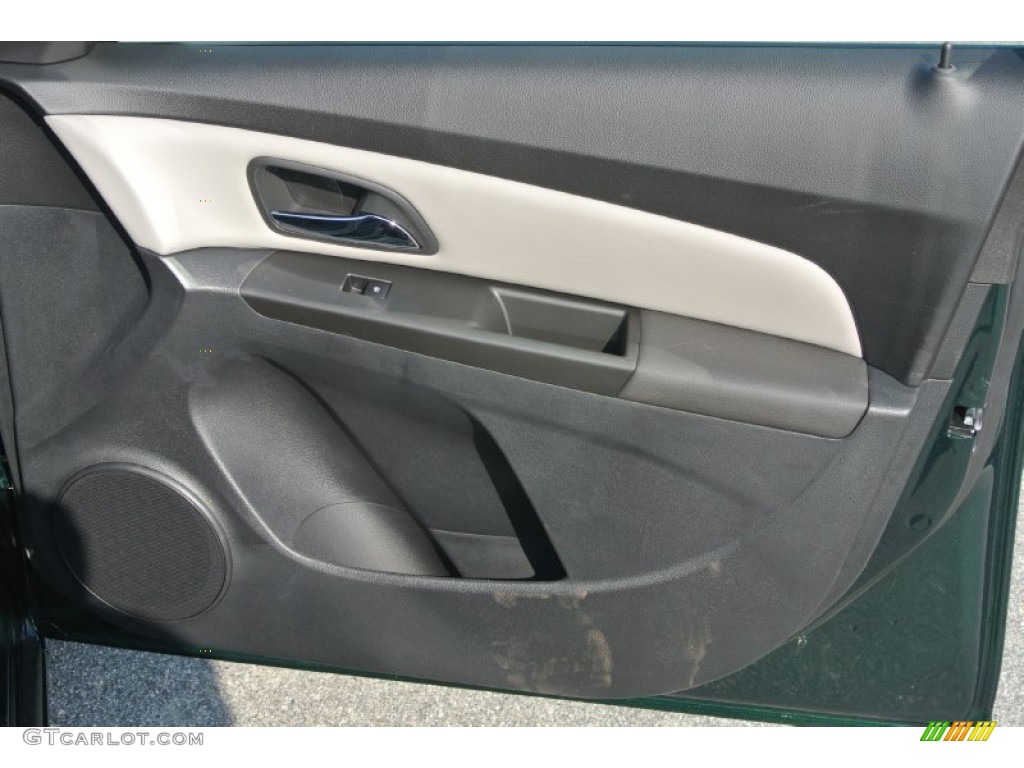 2014 Cruze LS - Rainforest Green Metallic / Jet Black/Medium Titanium photo #17