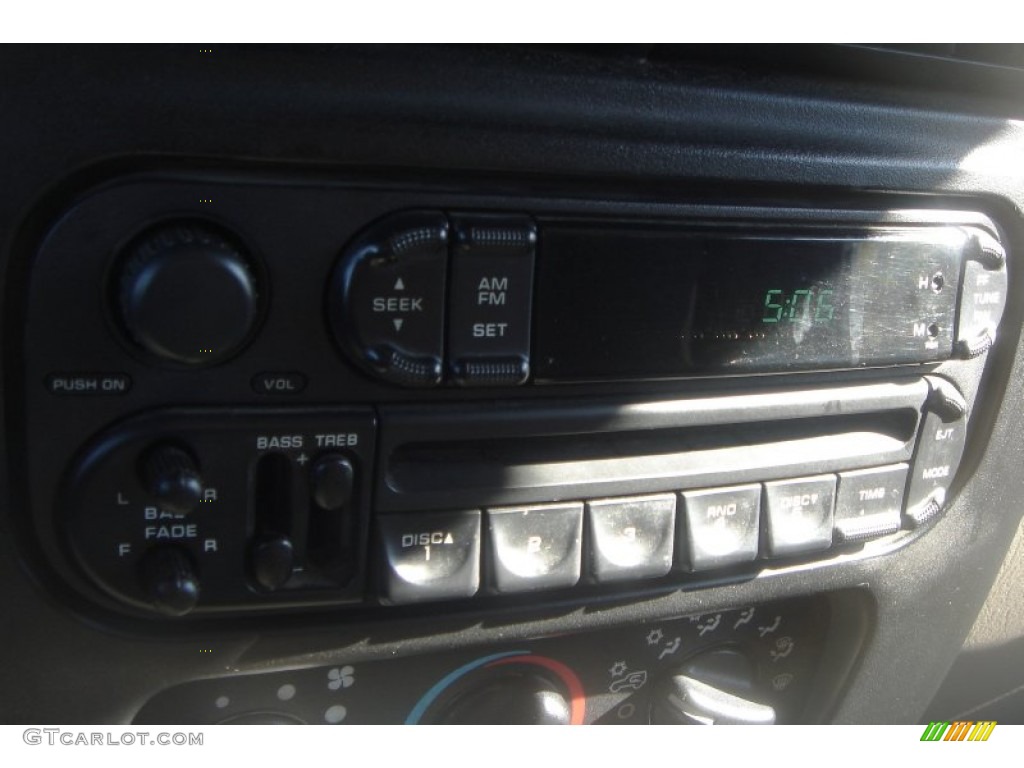 2004 Wrangler Sahara 4x4 - Light Khaki Metallic / Khaki photo #19