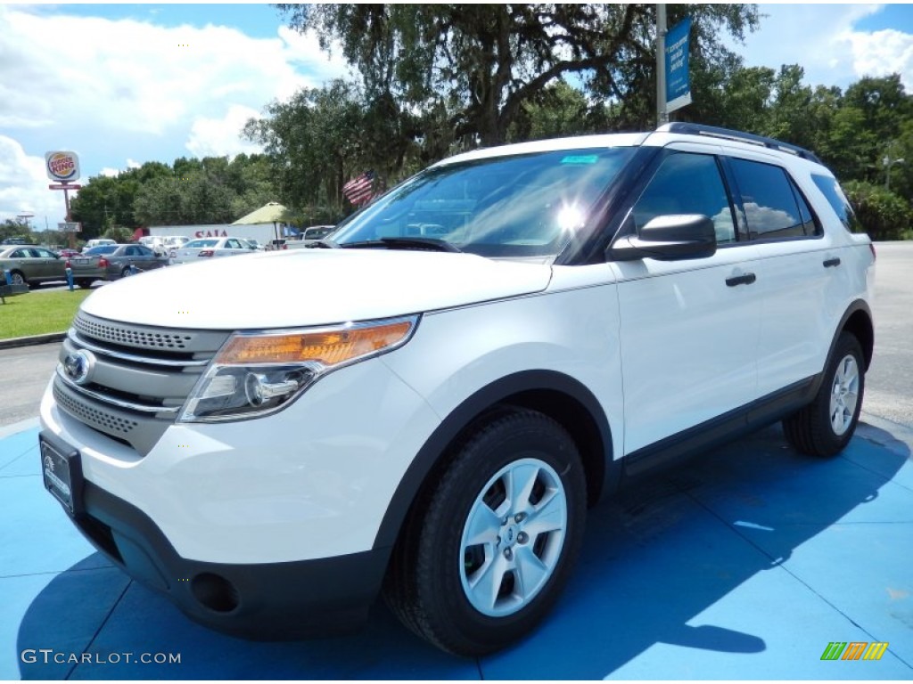 2014 Explorer FWD - Oxford White / Medium Light Stone photo #1